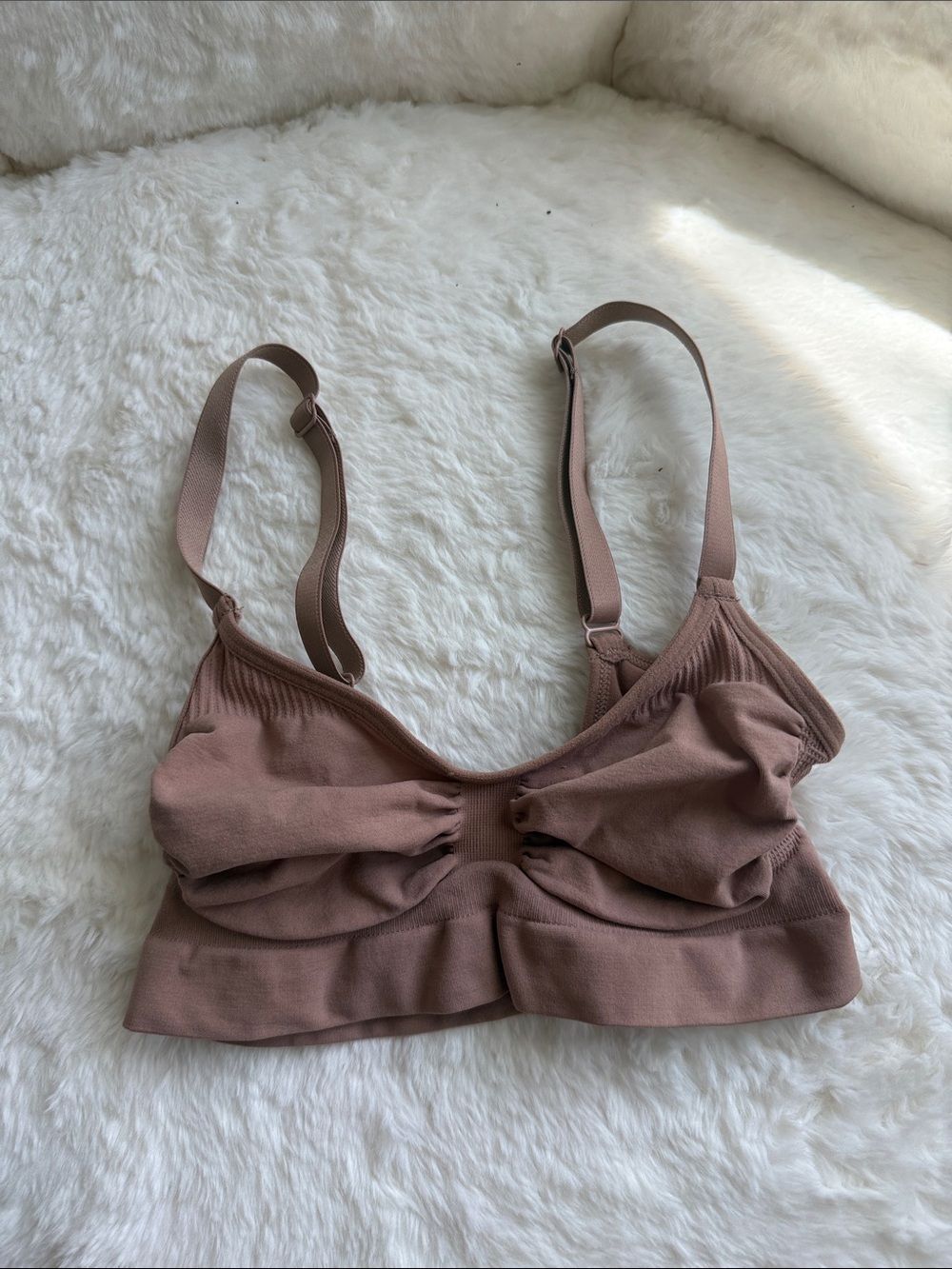 Skims Seamless Sculpt Bra bralette tan beige  shapewear shape
wear